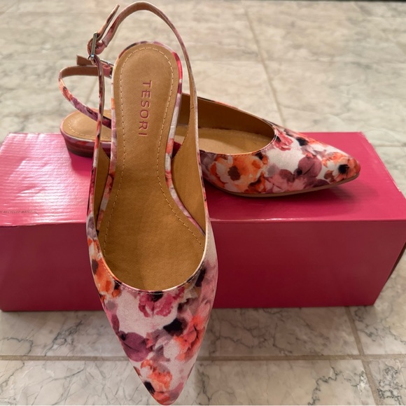 Tesori Floral Slingbacks - Picture 1 of 7